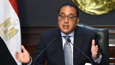 رئيس الوزراء يتابع جهود توفير مياه الشرب في عدة مناطق بالبحر الأحمر