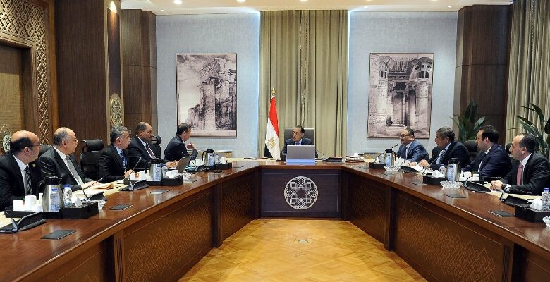 رئيس الوزراء يبحث إجراءات زيادة حجم المعروض من اللحوم الحمراء في الأسواق