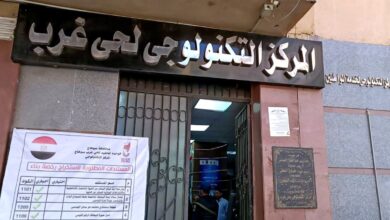 محافظ سوهاج يتفقد المراكز التكنولوجية ويوجه بالتحقيق في تأخير بعض طلبات المواطنين