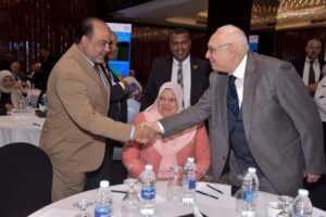 تكريم مستحق لمدحت حنفي مدير عام التعليم الفني بسوهاج تقديرًا لجهوده المتميزة