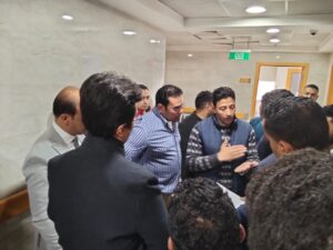 فرق المرور بمديرية الصحة تتابع انتظام العمل وجودة الخدمات بمستشفى طهطا العام