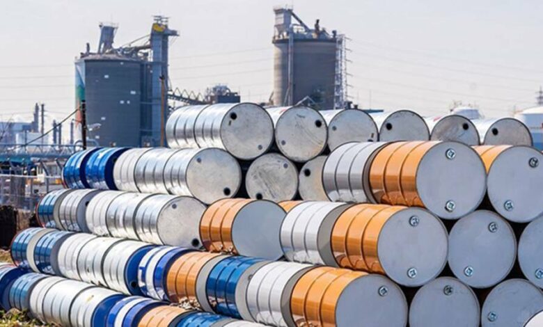 النفط يتراجع مع ترقب استئناف الإمدادات من كازاخستان