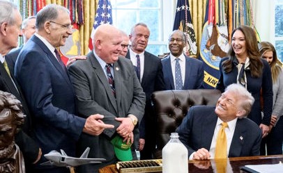 البيت الأبيض يعيد «الحليب كامل الدسم» إلى المدارس