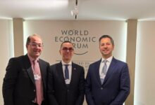 قمة دافوس.. مصر تبحث تطوير النقل الجوي الحضري مع شركة أمريكية