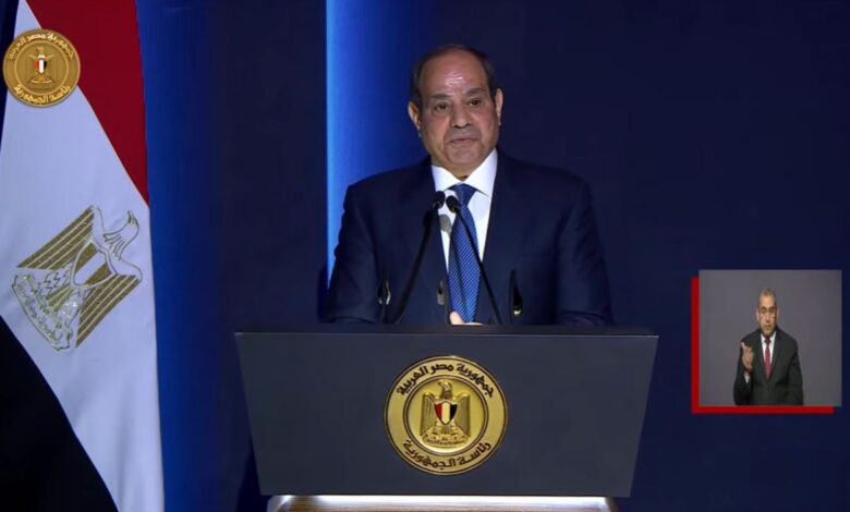 "الحكومة لا تنفذ كل وعودها".. السيسي يعلق على مقال ينتقد زيادة أسعار الوقود