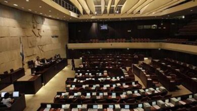 الكنيست يصادق على قانون يمنع توظيف خريجي مؤسسات السلطة الفلسطينية في قطاع التعليم