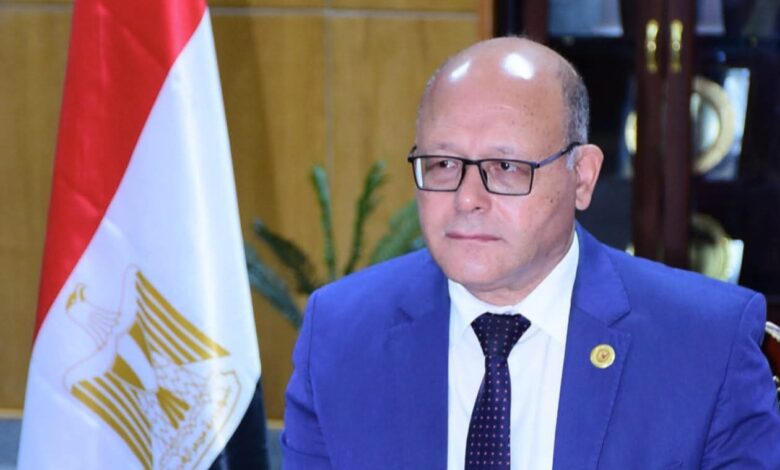 ليس دفاعًا عن رئيس جامعة سوهاج