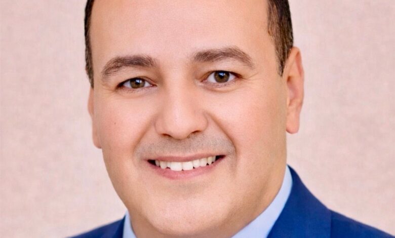 وَلْيَتَلَطَّفْ.. كتاب جديد للدكتور عادل اليماني يُبحر في قراءة النفس والحياة والأخلاق