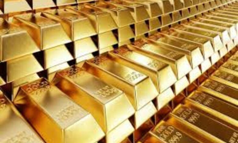 تراجع حاد في أسعار الذهب بأكثر من 2% وسط قوة الدولار وانحسار التوترات