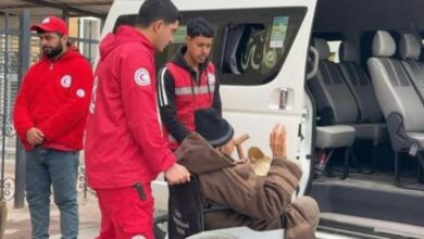 دفعة جديدة من الفلسطينيين تعبر رفح عائدة إلى غزة.. ومصر تواصل استقبال الجرحى