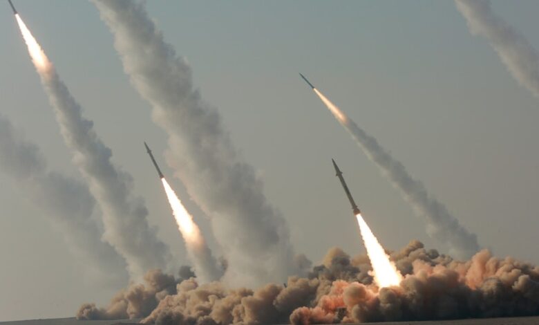 إعلام إسرائيلي: إيران أطلقت 125 صاروخا باتجاه إسرائيل دخل منها نحو 35 صاروخا المجال الجوي