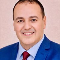 الدكتور عادل اليماني يكتب: حين يرتدي الزيف عباءة البطولة.. مسيلمة الكذاب والباز أفندي نموذجًا