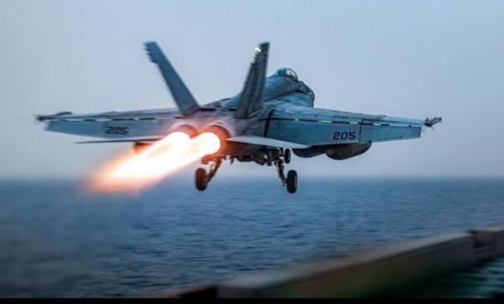 "التلغراف": واشنطن جاهزة لعمل عسكري محتمل ضد إيران السبت