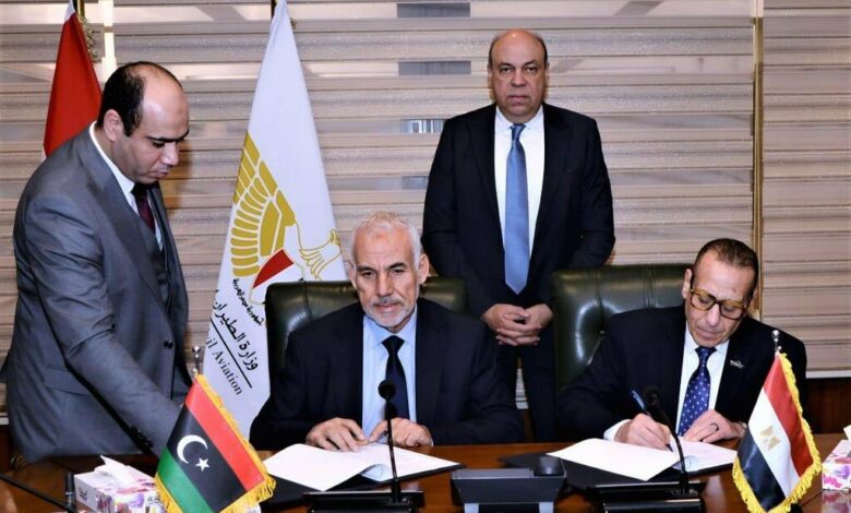 مصر وليبيا توقعان مذكرة تفاهم لتعزيز التعاون في قطاع الطيران المدني