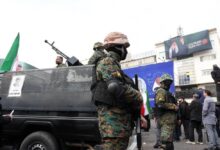 الحرس الثوري الإيراني يعلن استهداف فروع بنوك أمريكية بالمنطقة