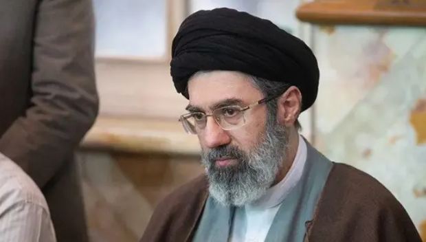 المرشد الإيراني: إدارة جديدة لمضيق هرمز ستحقق الاستقرار وتعود بالنفع على دول الخليج