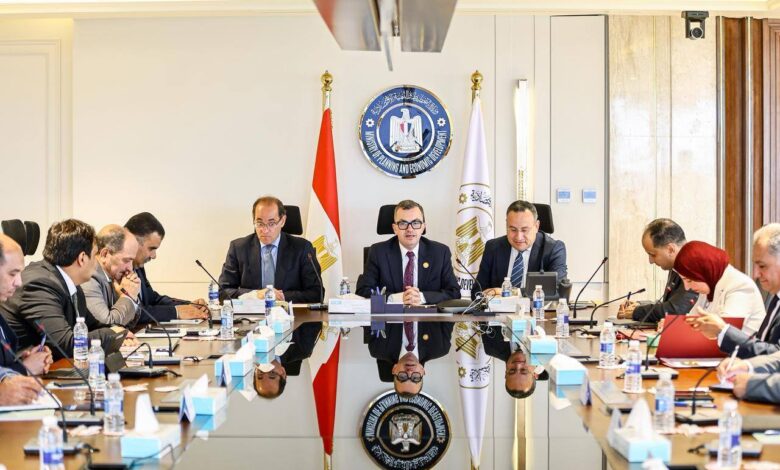 وزير التخطيط يبحث دور مؤسسات التعليم العالي تنمويًا وفض التشابكات بين «التنمية الزراعية» و«الاستثمار القومي»