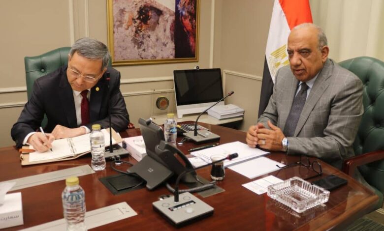 بدعم صيني.. مصر تسرّع تحديث شبكة الكهرباء استعدادًا لوصول الطاقة المتجددة إلى 45% من المزيج الكهربائي