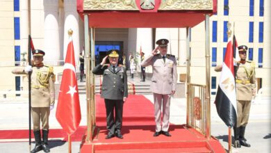 رئيس أركان القوات المسلحة يبحث مع نظيره التركي تعزيز التعاون العسكري بين البلدين