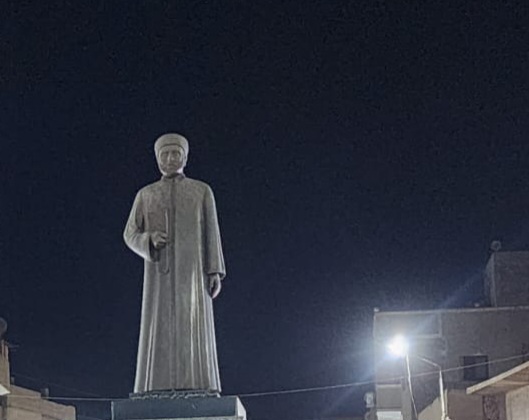 بعد ساعات من نشر "الخبر24".. إزالة اللافتات التي حجبت تمثال الشيخ المراغي واستجابة عاجلة من محافظ سوهاج