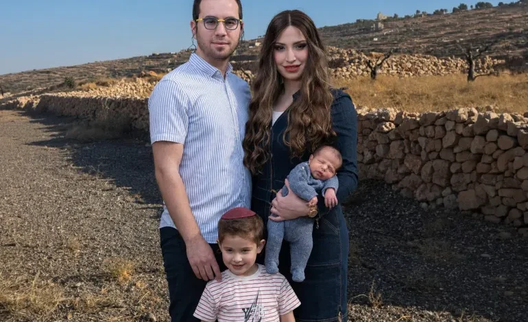 صحفي إسرائيلي يعلن انتقاله للعيش في بؤرة استيطانية بغور الأردن