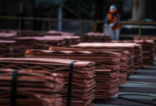 الرسوم الأمريكية تدفع أسعار النحاس نحو مستويات قياسية رغم وفرة المعروض العالمي