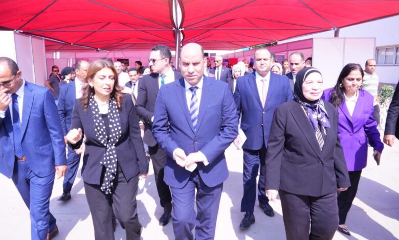 وزير العمل ومحافظ القاهرة وقيادات الجامعة المصرية الصينية يفتتحون الملتقى القومي الثاني للتوظيف..