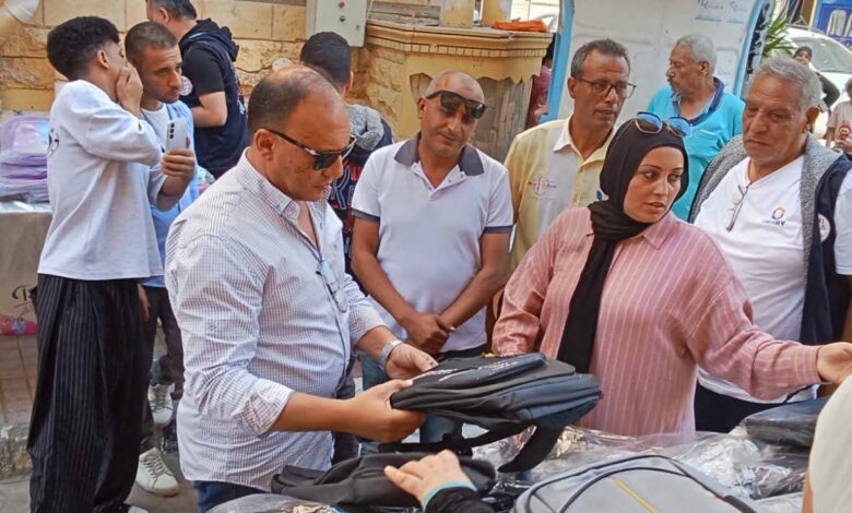 أهلاً مدارس» في أجا.. وائل الشربيني يفتتح معرضًا للمستلزمات الدراسية بأسعار مخفضة ومجانًا